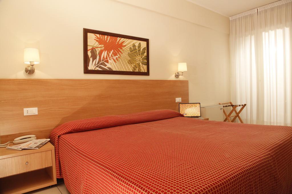 Hotel Majorca Sul Mare In Centro A Ριτσιόνε Δωμάτιο φωτογραφία